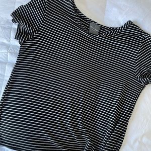 Black white stripe tee